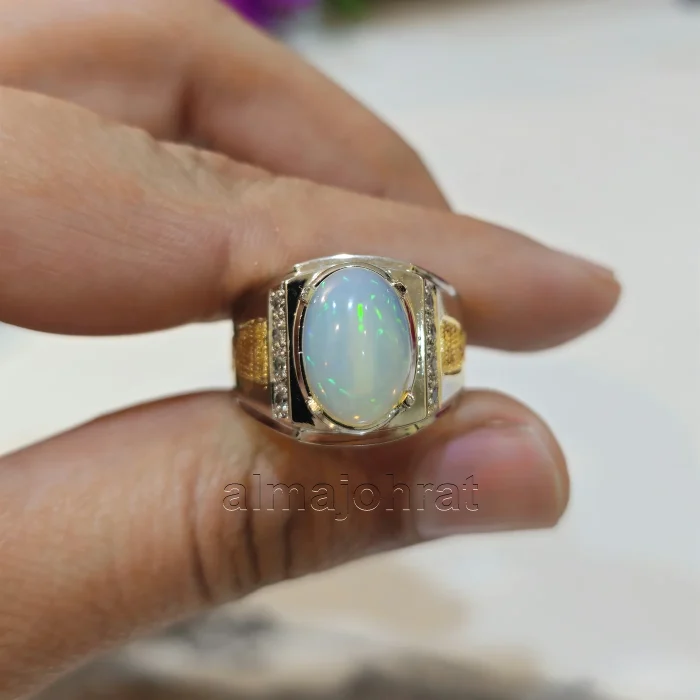 ⁦White Opal Ethiopian Natural Gemstone - Silver Ring⁩ - الصورة ⁦2⁩