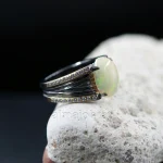 ⁦White Opal & Black Rhodium - Natural Gemstone - Silver Ring⁩ - الصورة ⁦3⁩