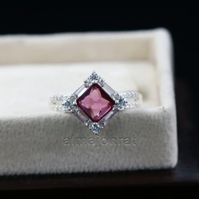 ⁦Natural Rhodolite Garnet Gemstone Ring for Women Silver 925⁩ - الصورة ⁦2⁩