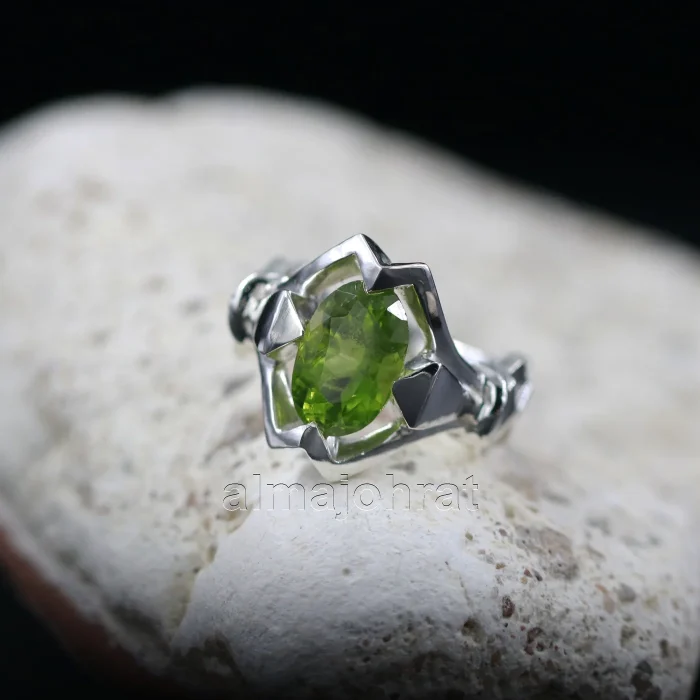Natural Peridot Gemstone Ring Silver 925 - Image 1