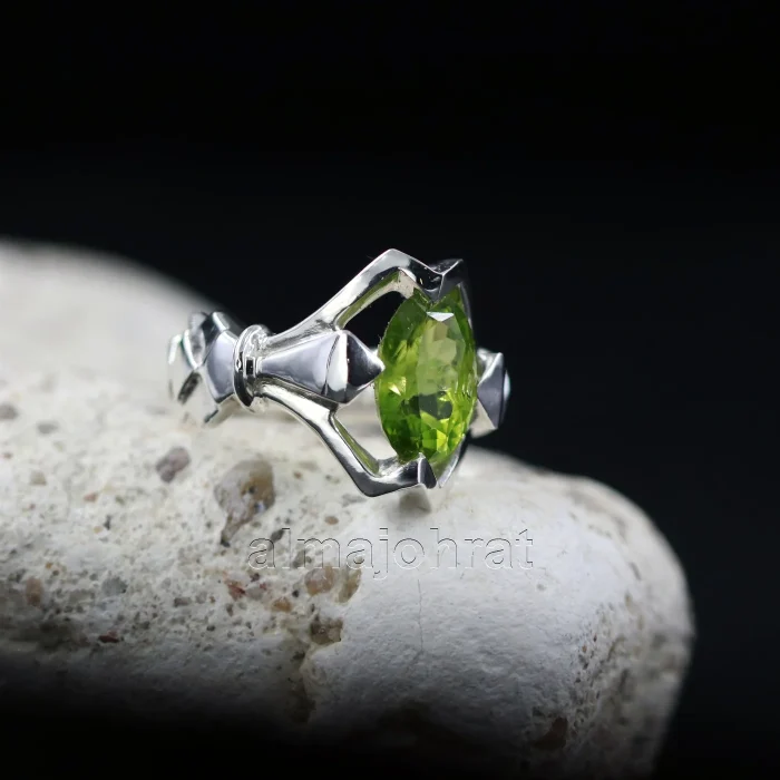 Natural Peridot Gemstone Ring Silver 925 - Image 2