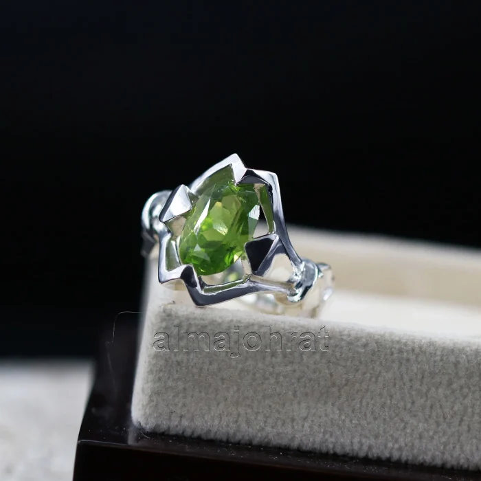 Natural Peridot Gemstone Ring Silver 925 - Image 4