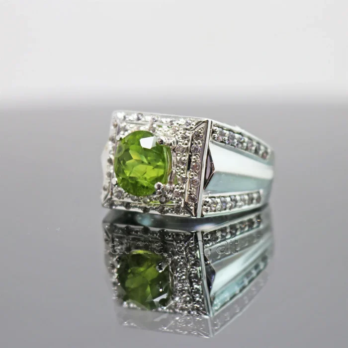 Natural Peridot Gemstone Ring Pure Silver - Image 3