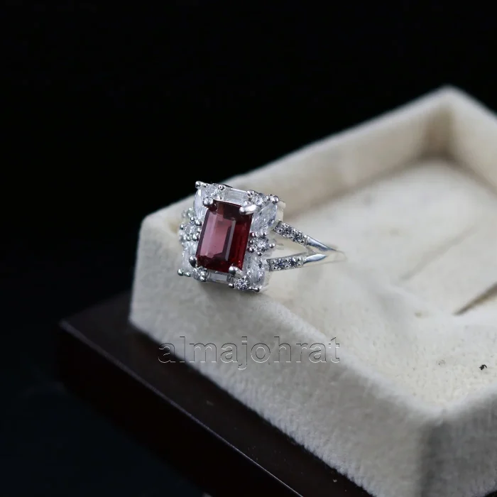 ⁦Natural Rhodolite Garnet Gemstone Ring for Women Silver 925⁩ - الصورة ⁦2⁩