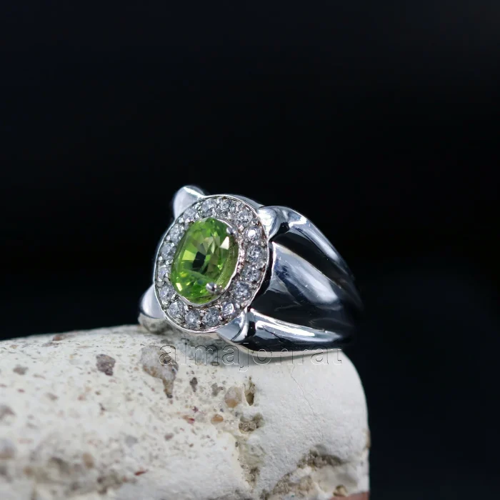 ⁦Natural Peridot stone Ring 925 Silver⁩ - الصورة ⁦1⁩