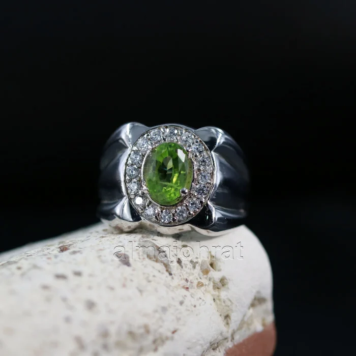 ⁦Natural Peridot stone Ring 925 Silver⁩ - الصورة ⁦2⁩
