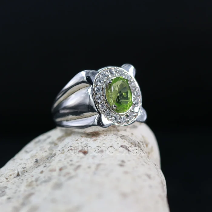 ⁦Natural Peridot stone Ring 925 Silver⁩ - الصورة ⁦3⁩