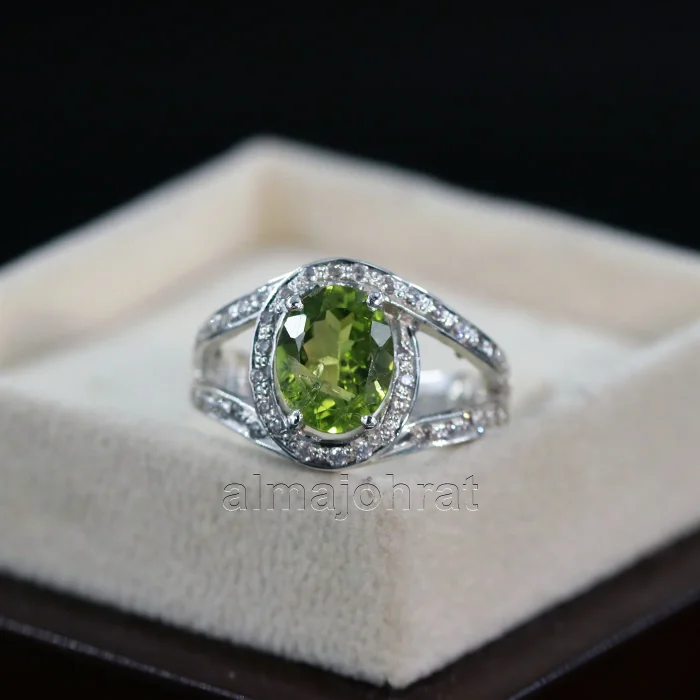 ⁦Natural Peridot Gemstone Ring Pure Silver⁩ - الصورة ⁦1⁩